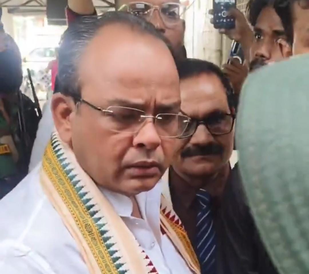 झारखंड में स्वास्थ्य व्यवस्था बदहाल, मस्ती में सूबे के मंत्री इरफान अंसारी, जयराम की पार्टी ने लगाया इल्ज़ाम 