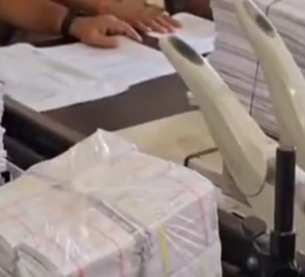 OMD!! धनबाद पुलिस के खाते  में फिर एक बड़ी सफलता ,50 लाख के  लॉटरी टिकट बरामद,देव घर के पांच अरेस्ट !!