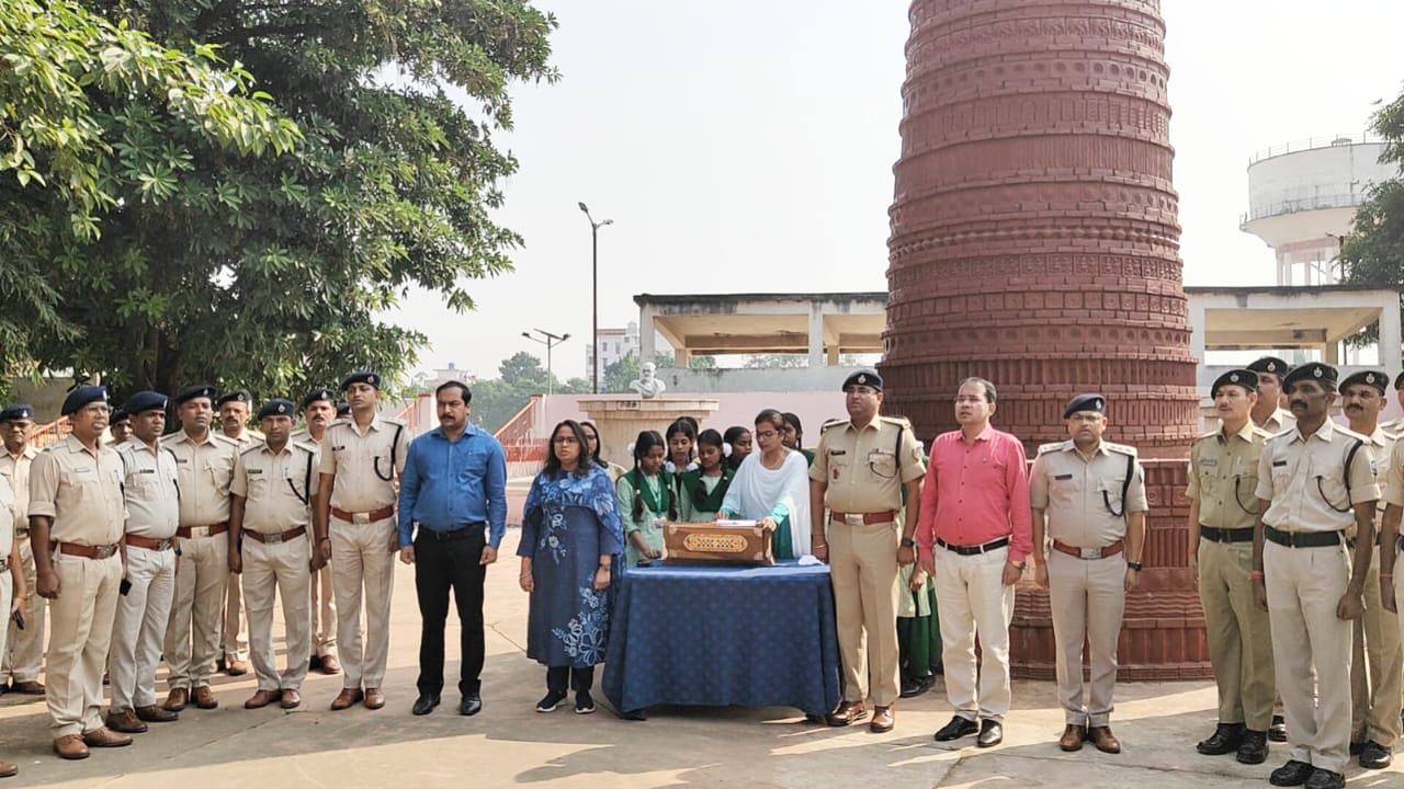 राष्ट्र गीत "वन्दे मातरम्" के 150 वर्ष हुए पुरे, लेकिन गोड्डा में कार्यक्रम के नाम पर निभाई गई केवल औपचारिकता
