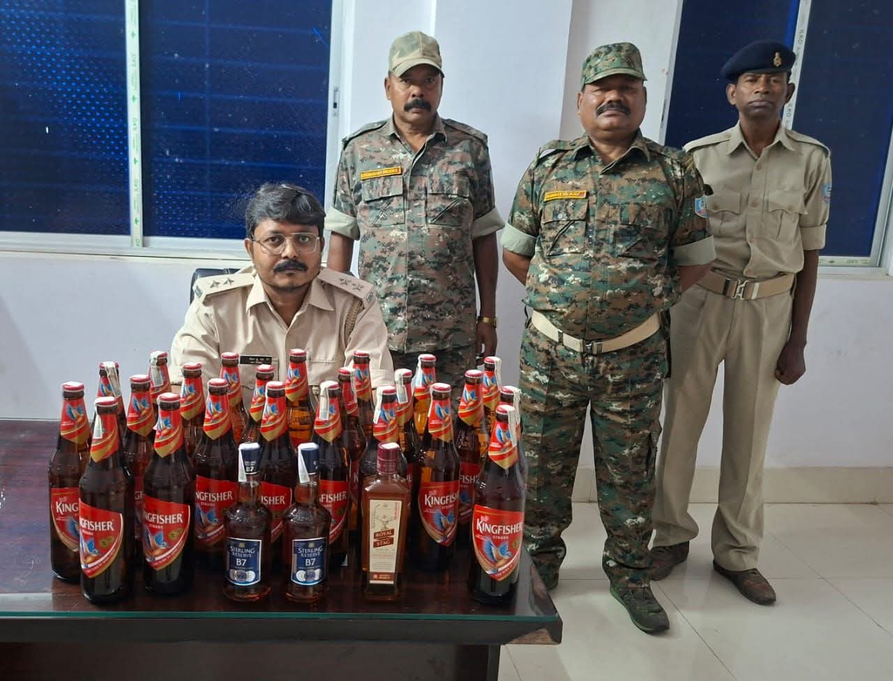 पाकुड़ में उत्पाद विभाग की बड़ी कार्रवाई, होटल से अवैध शराब बरामद, होटल संचालक फरार