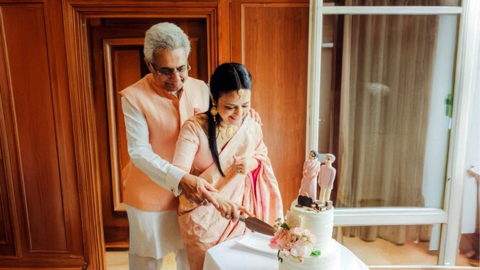 तृणमूल की चर्चित सांसद महुआ मोइत्रा फिर  घिर गई है एक विवाद में ,पढ़िए -रिसेप्शन पार्टी  पर क्यों उठे सवाल !!