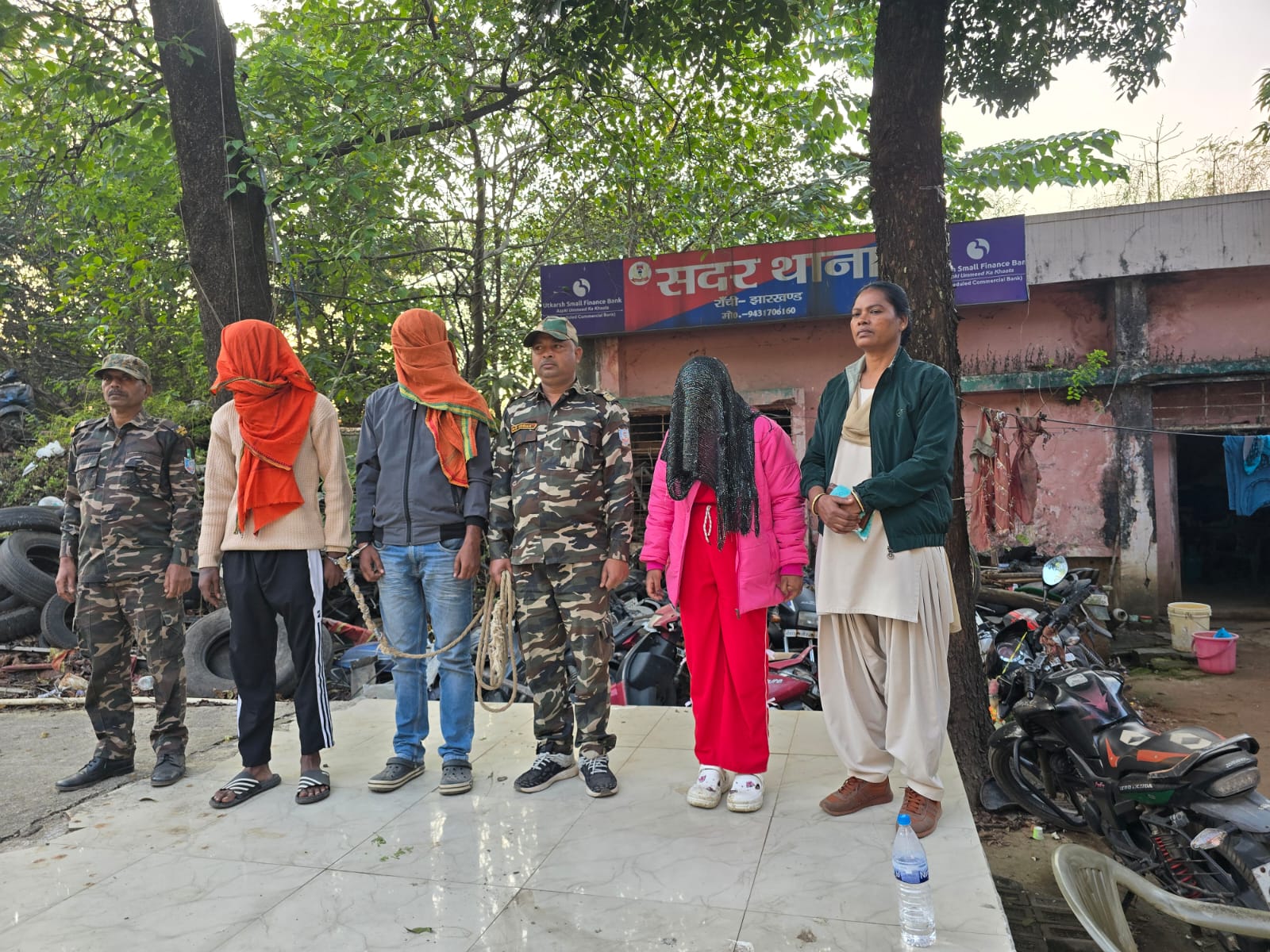 प्रेमिका को महंगे गिफ्ट और आभूषण देने के लिए प्रेमी बन गया चोर,रांची पुलिस ने किया प्रेमी जोड़े को गिरफ्तार