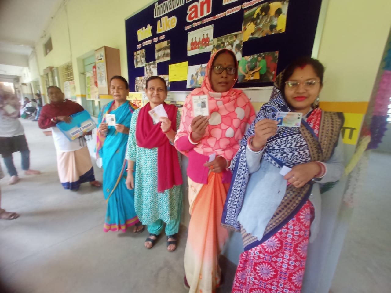 घाटशिला विधानसभा उपचुनाव में मतदान जारी,ग्रामीण इलाको में बढ़ चढ़ कर मतदाता ले रहे हिस्सा