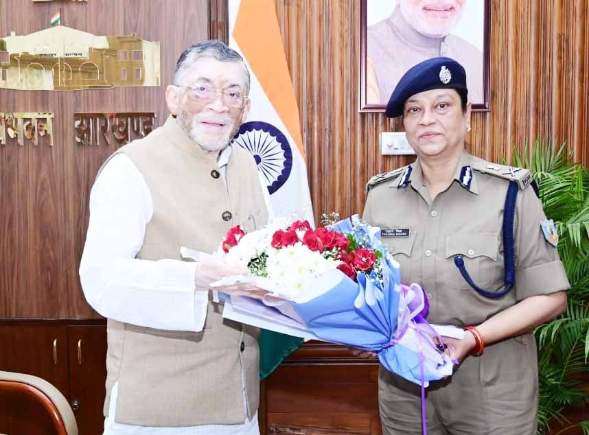 राज्यपाल से मिली प्रभारी डीजीपी तदाशा मिश्रा
