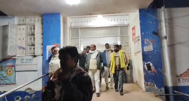 ये कैसी जिद्द है यार....मोबाइल फोन नहीं मिलने पर महिला ने तीन बच्चों के साथ खाया जहर,पढे फिर क्या हुआ