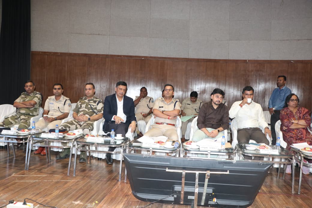 धनबाद जिला खनन टास्क फ़ोर्स  की बैठक में बड़ा फैसला : कोयला लदे गाड़ियों का ट्रैकिंग सिस्टम स्टेट पोर्टल से क्यों जुड़ेगा ,क्या होंगे फायदे !!