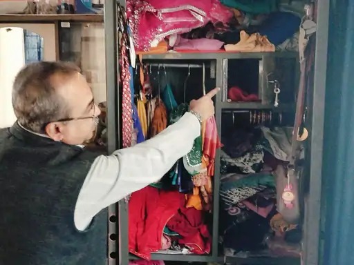 जमशेदपुर में कांग्रेस नेता के घर बड़ी चोरी! 10 लाख के जेवर और नकदी लेकर फरार चोर, CCTV में कैद हुई वारदात