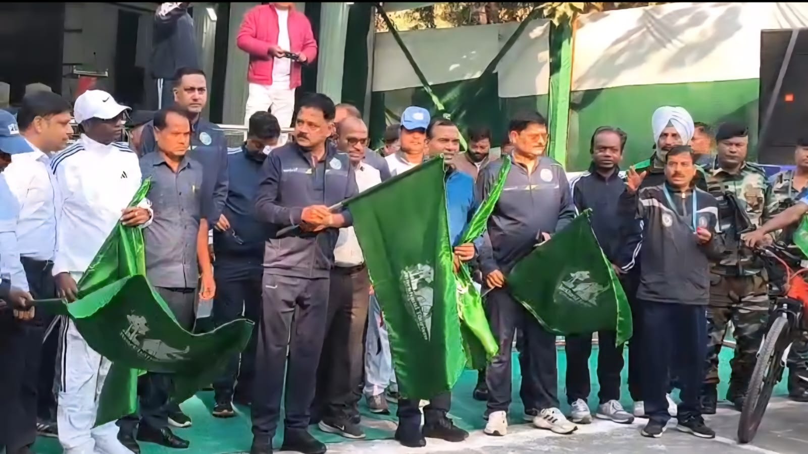 रांची से खूंटी तक साइक्लोथॉन के साथ झारखंड स्थापना दिवस का आगाज, मंत्री सुदिव्य ने दिखाई हरी झंडी