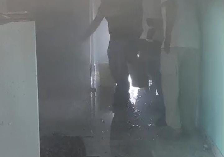 माचिस से खेल रहे थे बच्चे तभी,तभी घर में अचानक लगी आग,पढे फिर क्या हुआ? 