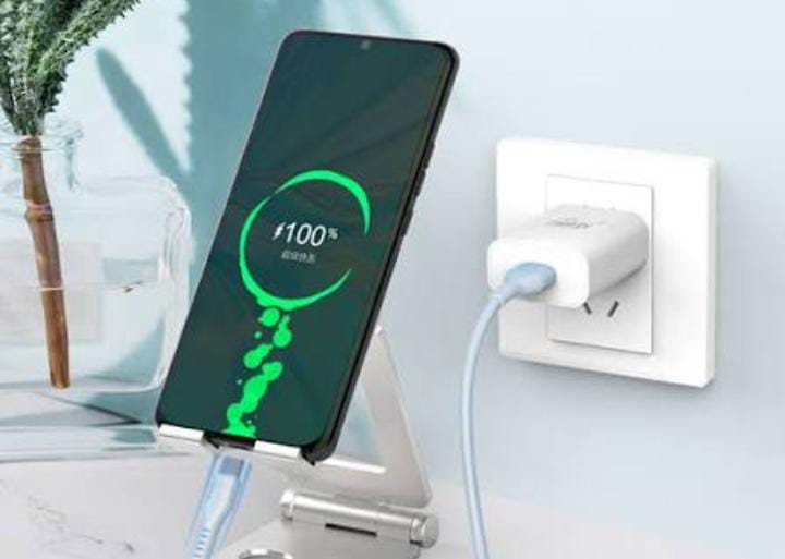 Techno Tips:भुलकर भी फ़ोन को 100% ना करें चार्ज ये गलती, जान लें ये जरूरी बात