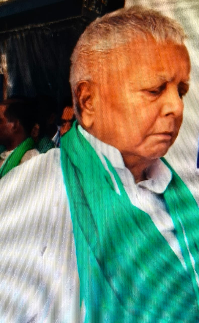 बिहार के सियासी परिवार में "तूफ़ान" : क्या सचमुच लालू प्रसाद यादव नजरबन्द है ?जदयू ने क्या कह ,चढ़ा दिया सियासी पारा !!