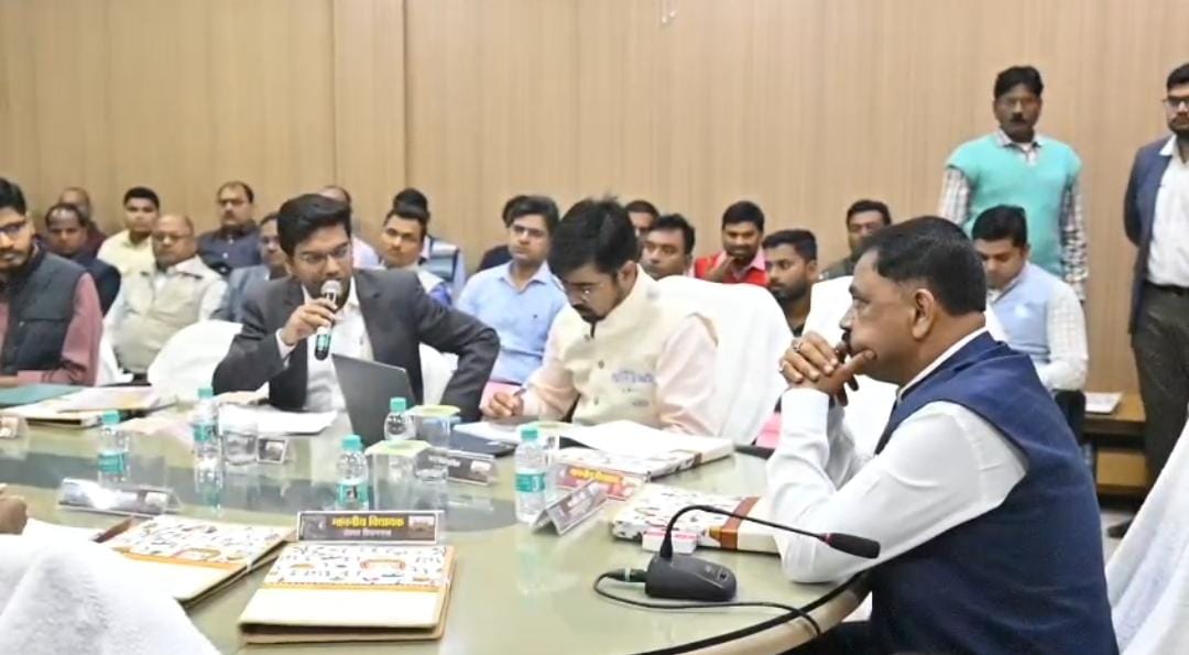 झारखंड सरकार अब श्रावणी मेला में स्थायी संरचना पर करेगी काम, पर्यटन मंत्री सुदिव्य कुमार ने अधिकारियों के साथ की बैठक