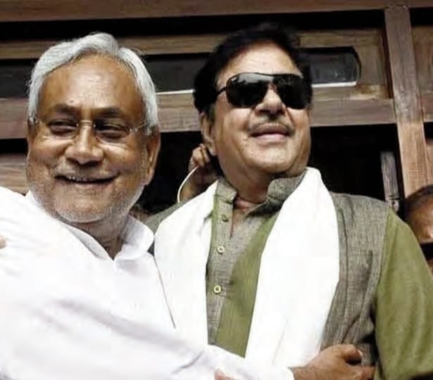 सांसद शत्रुघ्न सिन्हा क्यों आ गए है  तृणमूल कांग्रेस के निशाने पर ,क्यों एक्शन का ममता दीदी पर बढ़ रहा दबाव !!