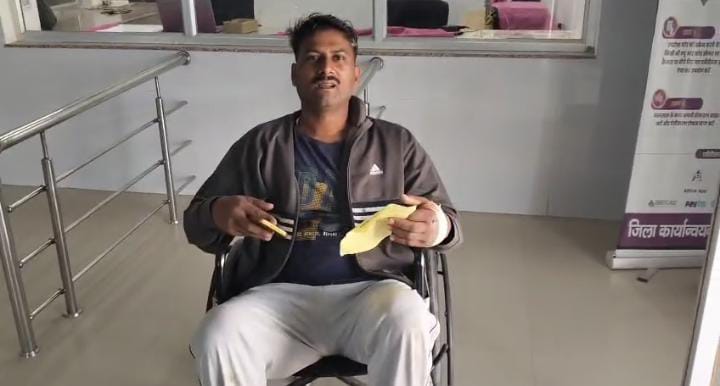 बाढ़ में पुलिस पर शराब तस्करों ने पुलिसकर्मी पर ईंट पत्थर से किया हमला, पीएमसीएच रेफर 