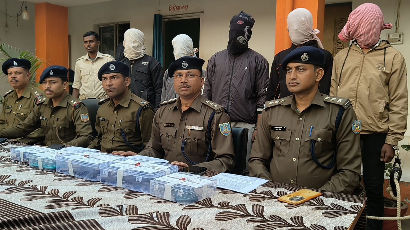 गोड्डा में दो देसी कट्टा, 5 जिन्दा कारतूस के साथ 5 गिरफ्तार, घटना को अंजाम की थी योजना