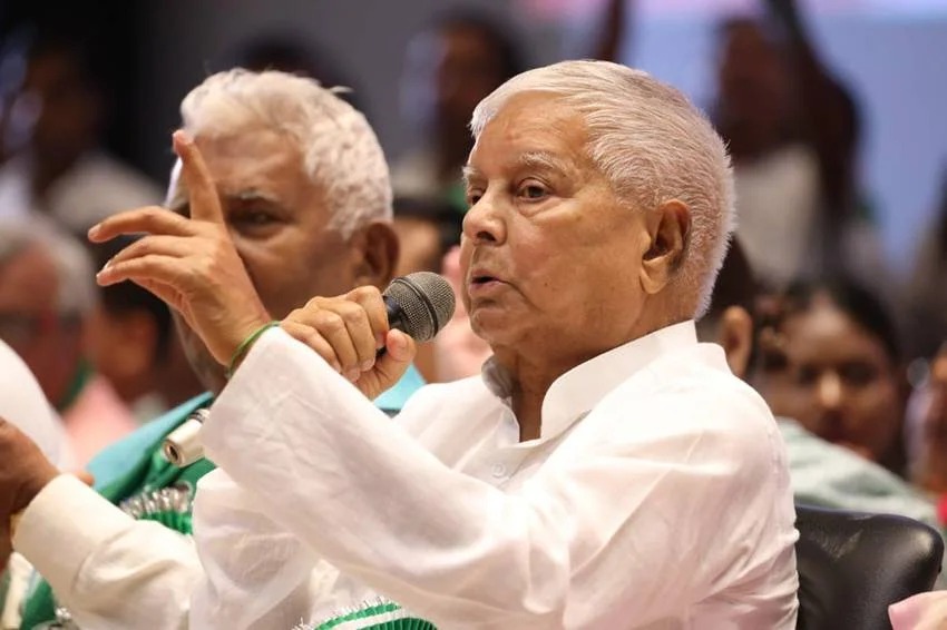 बिहार में नीतीश से अधिक लालू की क्यों है चर्चा ,पारिवारिक विवाद कैसे सड़क पर आया,क्या है लालू परिवार का कुर्सीनामा !!