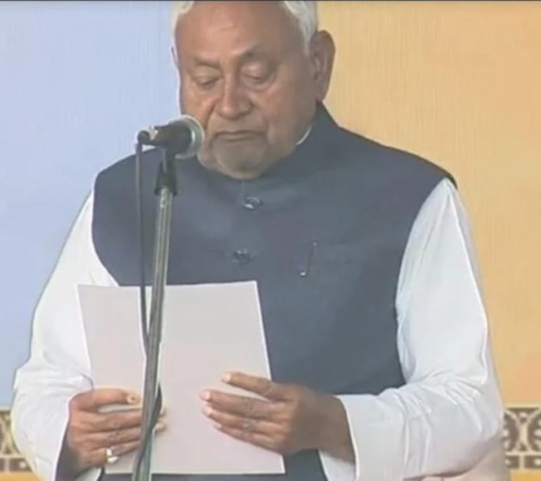 सन्दर्भ : नीतीश कुमार का शपथ ग्रहण -देश में सर्वाधिक दिनों तक सीएम रहने का रिकॉर्ड किसके नाम ,पांच साल बाद क्या हो सकता है !!