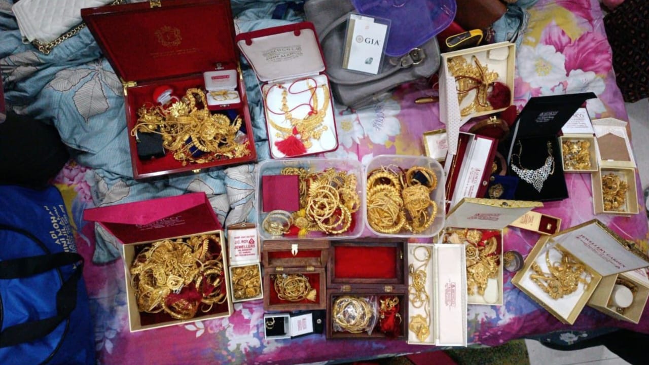 BIG BREAKING: कोयला तस्करी पर ईडी की सबसे बड़ी कार्रवाई: झारखंड व बंगाल में 40+ ठिकानों पर छापेमारी, करोड़ों की नकदी–जेवर जब्त