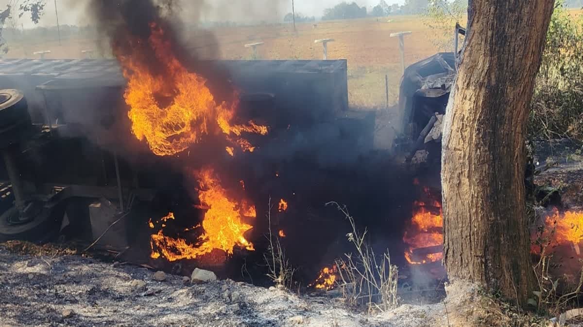 खूंटी में खौफनाक हादसा: लौह अयस्क ट्रक में लगी आग, चालक जिंदा जला, उपचालक गंभीर