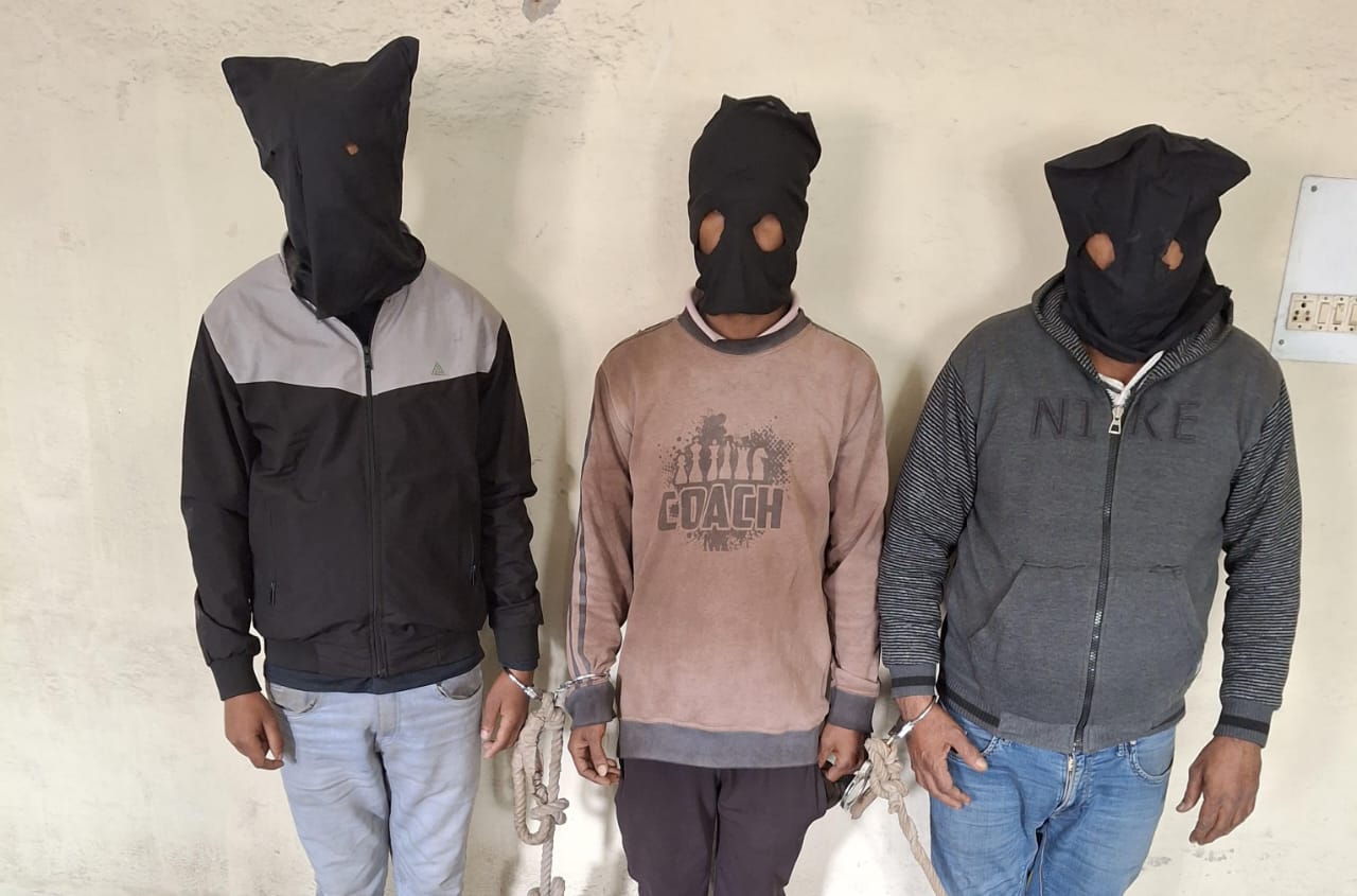 सरायकेला में स्क्रैप धंधे में वर्चस्व को लेकर गोली मारनेवाले तीन युवक गिरफ्तार