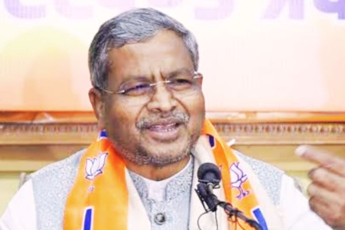 बाबूलाल मरांडी का सनसनीखेज दावा:बैंकमोड के दुकानदार ने कोयला तस्कर सिंडिकेट के लिए मंगाए 55 आईफोन,फेस टाइम से धंधे की तैयारी!