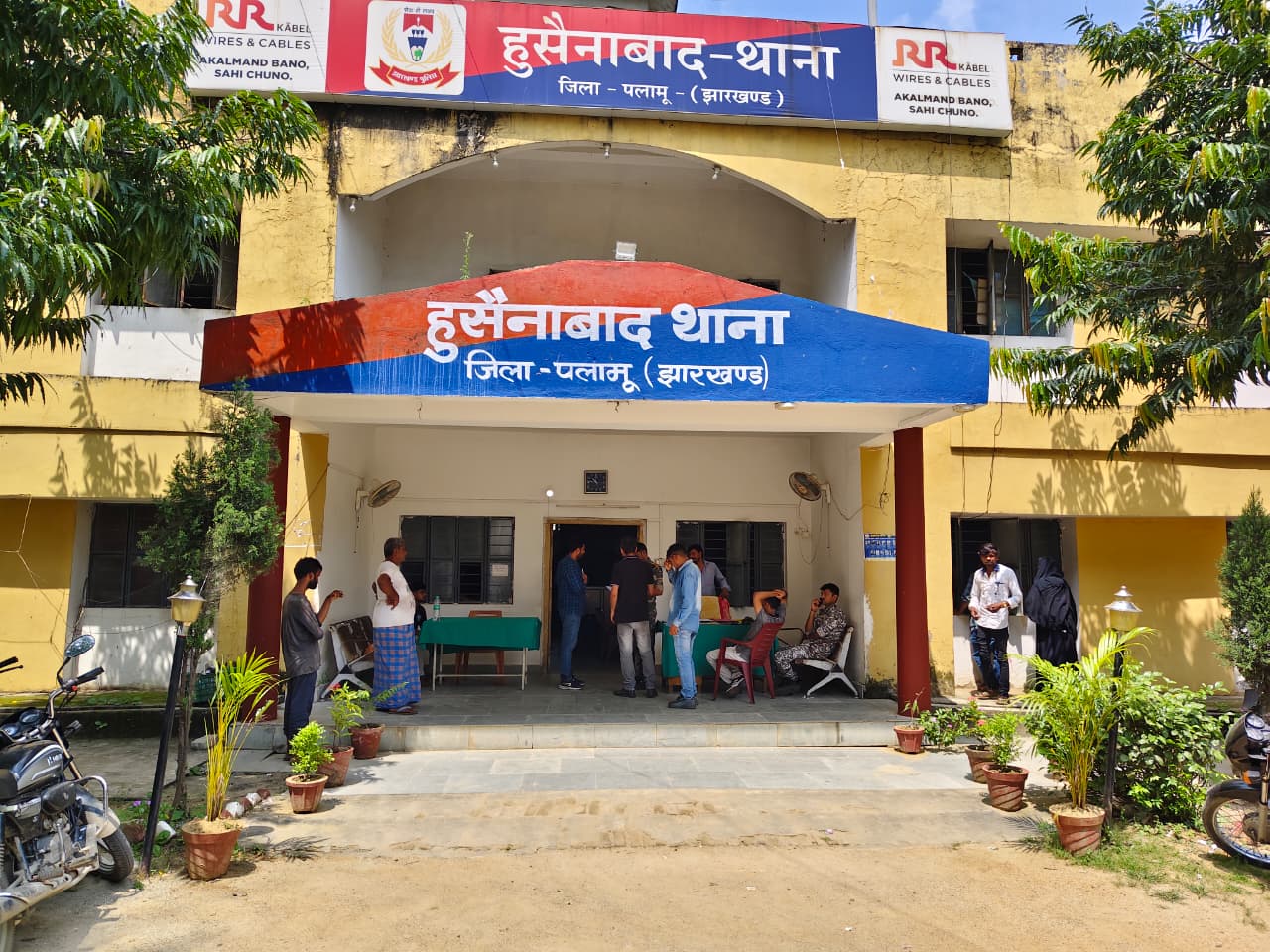 PALAMU NEWS: एसपी व एसडीपीओ ने पेश की मानवता की मिसाल, घायल की इलाज कराकर घर तक भिजवाया