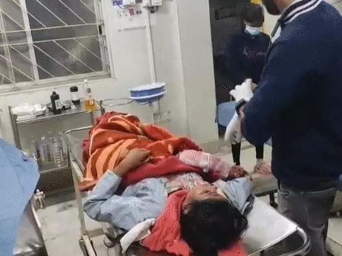 गुमला में दो दर्दनाक सड़क हादसे: डेढ़ माह की बच्ची और महिला की मौत, दर्जनभर लोग घायल