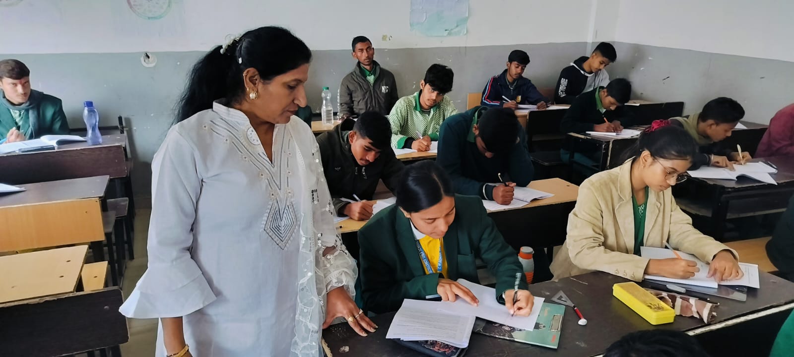 सीएम स्कूल ऑफ़ एक्सीलेंस में प्री बोर्ड 1 की परीक्षाएं शुरू, पहले दिन 9,338 छात्र हुए शामिल