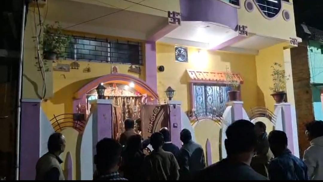 पाकुड़ में चोरों का तांडव, शादी में गए एक परिवार के घर से चोरों ने उड़ाए लाखों रुपए और जेवरात