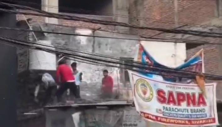 मानवता शर्मसार !  मानसिक रूप से कमजोर युवक को पहले जमकर पीटा, फिर कुत्ता से कटावाया, देखें वीडियो