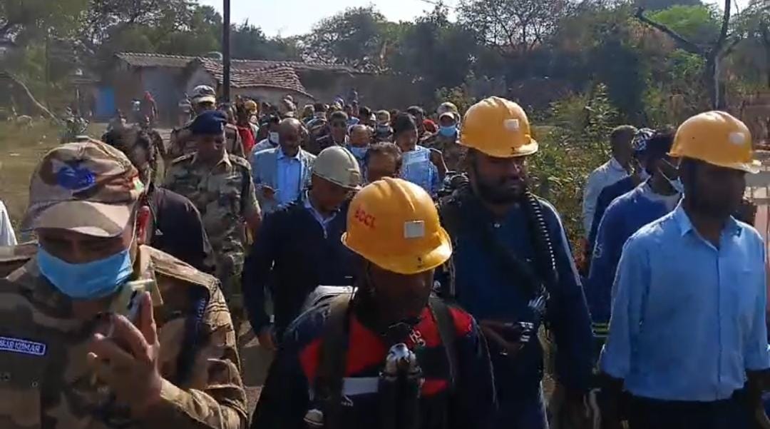 धनबाद: केंदुआडीह में गैस का कहर तेज, दो महिलाओं की मौत के बाद जागा प्रशासन