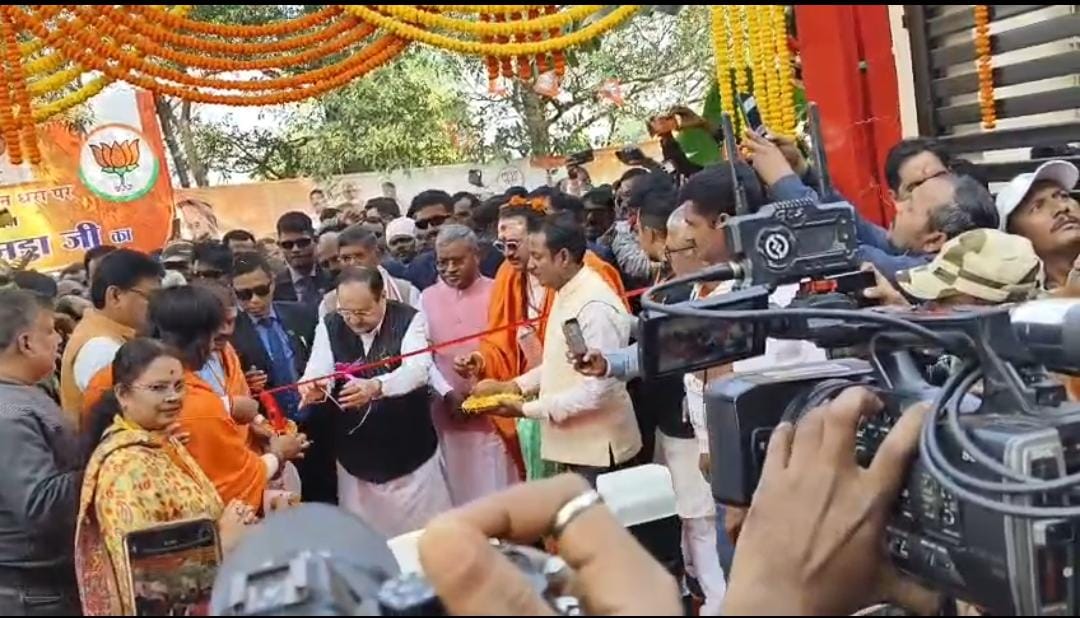 भाजपा के राष्ट्रीय अध्यक्ष जेपी नड्डा ने झारखंड के नेताओं के साथ देवघर भाजपा जिला कार्यालय का किया उद्घाटन