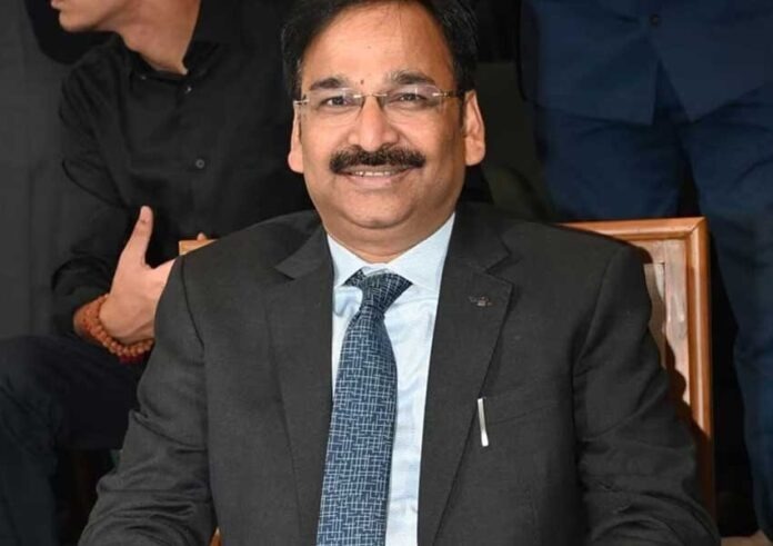 ACB की बड़ी कार्रवाई: निलंबित IAS विनय चौबे की पत्नी से घर पर हो रही है पूछताछ, DIG, SP समेत कई अफसर मौजूद