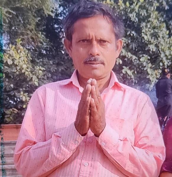 तेज रफ्तार का कहर: सड़क पार कर रहे फल विक्रेता को कार ने कुचला, परिवार में मचा कोहराम