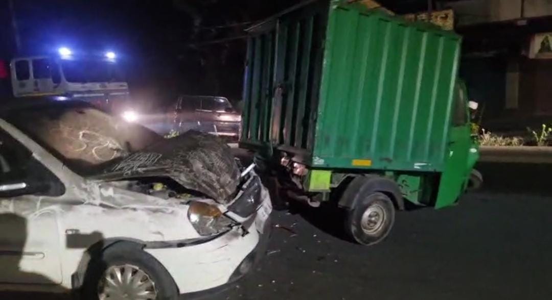तेज़ रफ्तार का कहर: जमशेदपुर में तीन कार और दो ऑटो की टक्कर, 6 लोग घायल