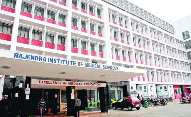 झारखंड का सबसे बड़ा अस्पताल रिम्स क्यों है लाइलाज? मंत्री, अधिकारी और डॉक्टर सब के सब फेल