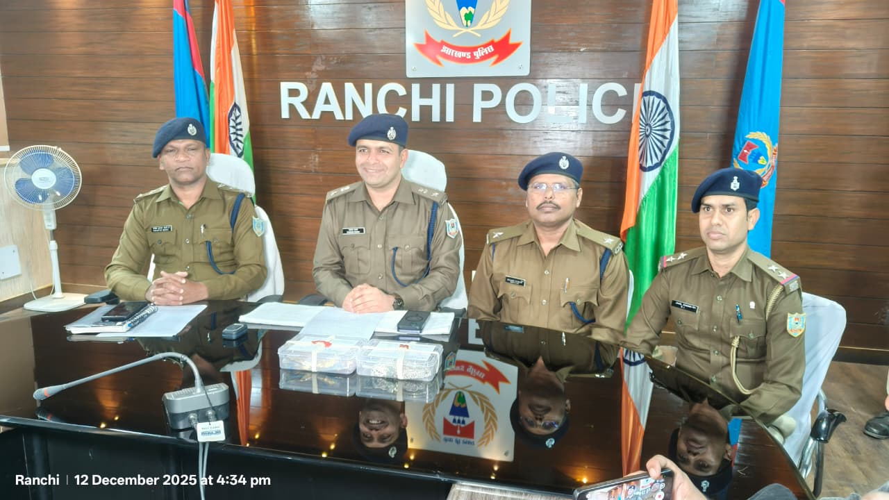 कोढा गैंग के खिलाफ बड़ी कामयाबी,रांची में छिनतई कर बिहार में ठिकाने लगाते हैं गहने, पुलिस ने 60 लाख का सोना चांदी किया बरामद