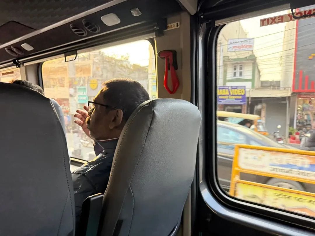 अचानक बिना स्कॉर्ट के निकले मुख्यमंत्री,ट्रैफिक और सुरक्षा व्यवस्था का लिया जायजा,देखिए तस्वीर