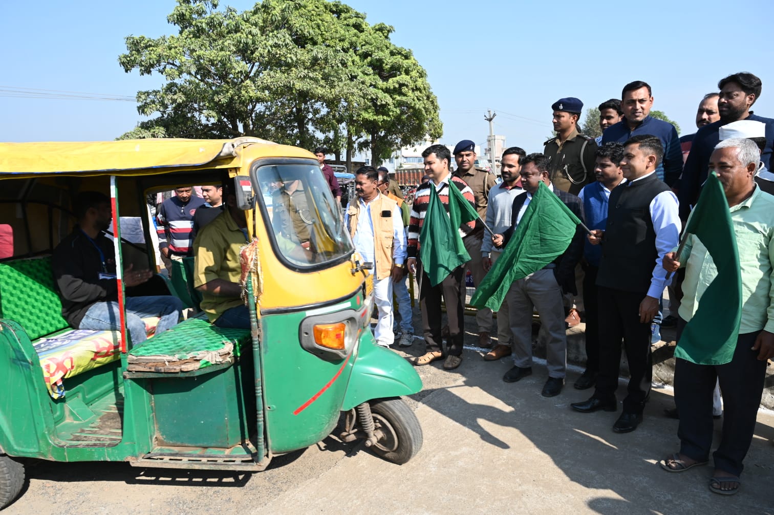 पाकुड़ में बदलेगी यातायात की तस्वीर, चांदपुर में उपायुक्त के नेतृत्व में प्रशासन के बेहतर प्रबंधन से शुरू हुआ नया ऑटो–टोटो स्टैंड