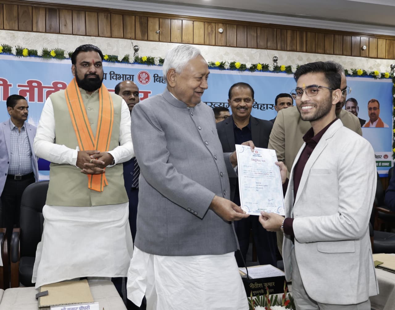 नीतीश सरकार ने 1284 आयुष चिकित्सकों को दिया नियुक्ति पत्र, स्वास्थ्य मंत्री ने कहा अपने वादों को पूरा कर रही है सरकार