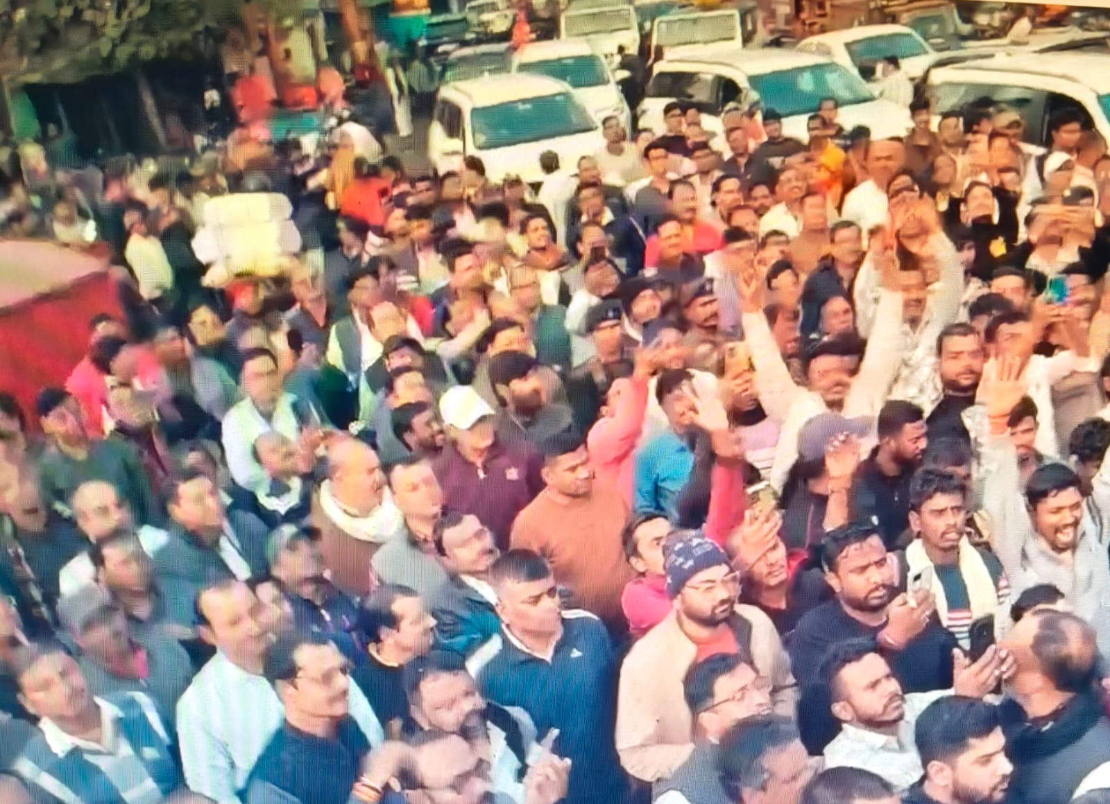 सीएम से मिलने के बाद राजनीतिक जमीन तलाशने झरिया पहुंचे पूर्व विधायक संजीव सिंह, क्या चल रहा कोयलांचल में !