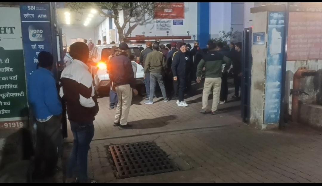 धनबाद: पेट्रोल पंप मालिक के बेटे को लगी गोली, दुर्गापुर रेफर, पुलिस सभी पहलुओं की जांच में जुटी