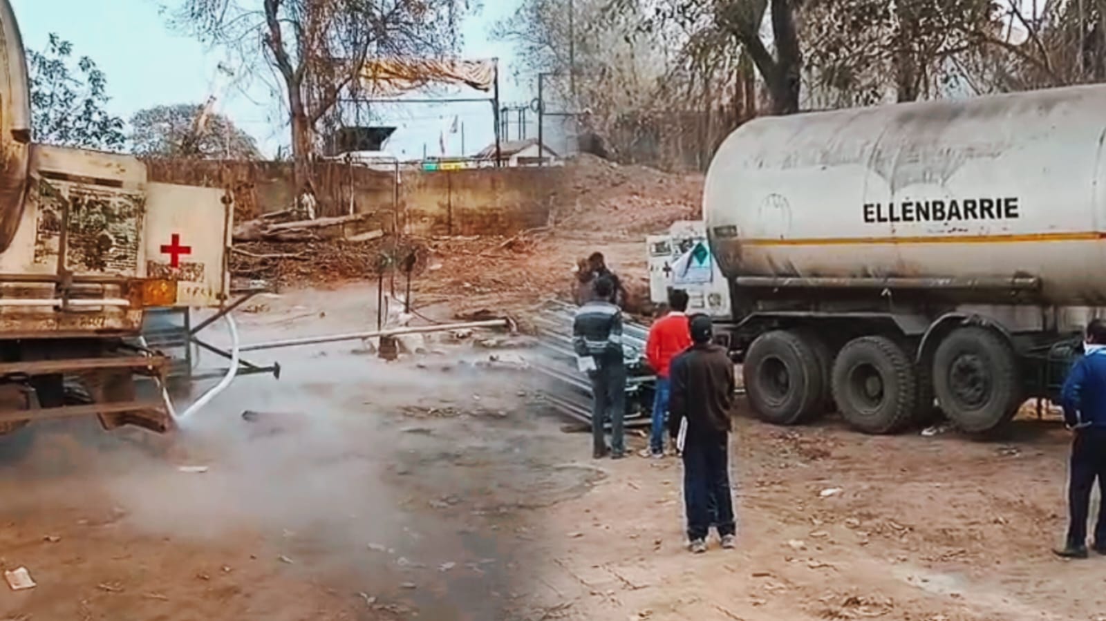 धनबाद: केंदुआडीह में जहरीली गैस रिसाव रोकने के लिए नाइट्रोजन फिलिंग हुई शुरू