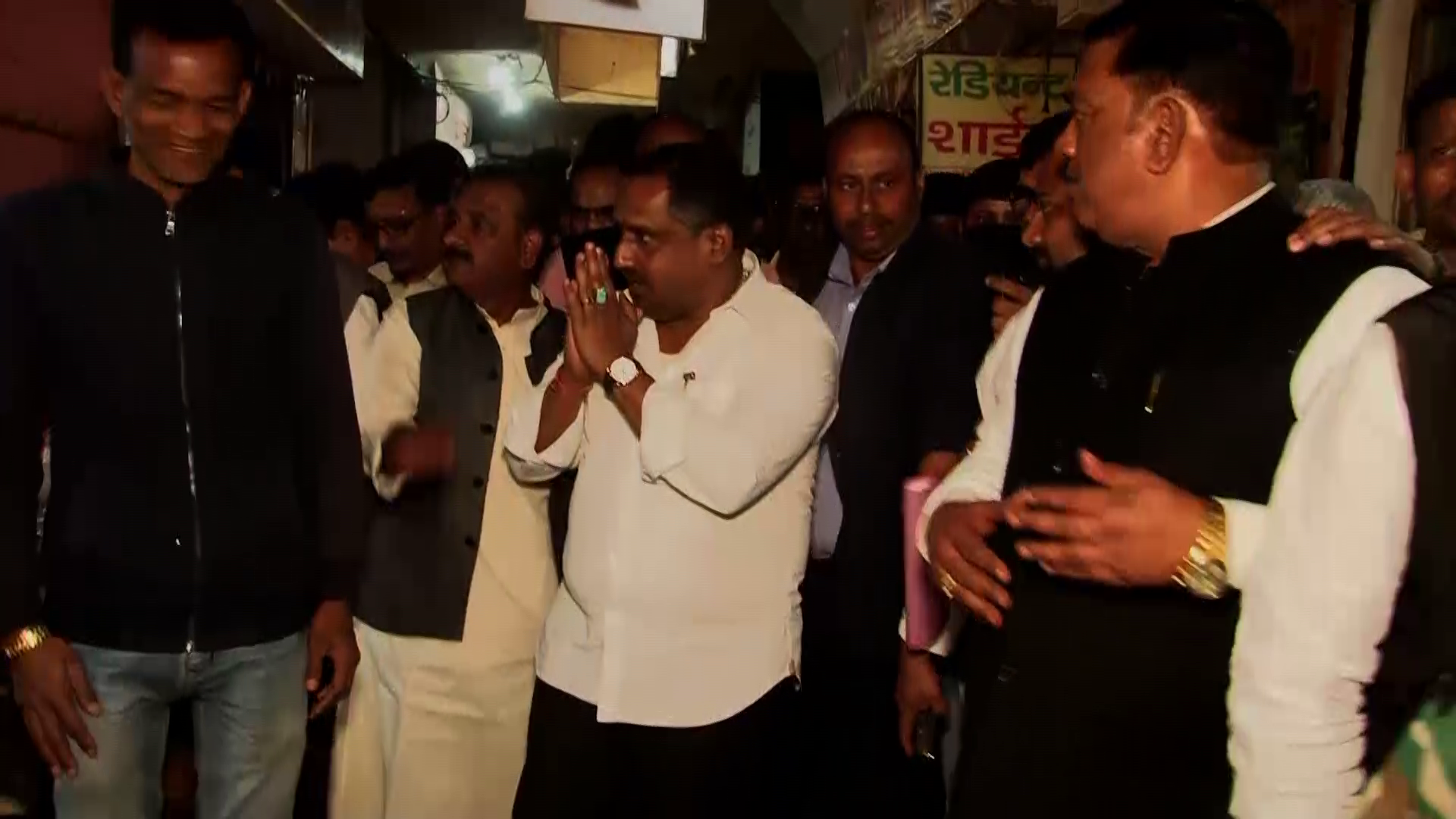 बन्ना गु्प्ता पहुंचे जनता मार्केट, कहा-    जनता ने वोट देकर  मंत्री बनाया है, तो जनता की परेशानी दूर करना मेरी जवाबदेही