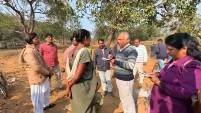 सारंडा के चुरगी गांव में दो महिलाओं की मौत के बाद खुली स्वास्थ्य विभाग की नींद, राज्य व जिला मेडिकल टीम ने किया दौरा, रिपोर्ट भेजने की तैयारी