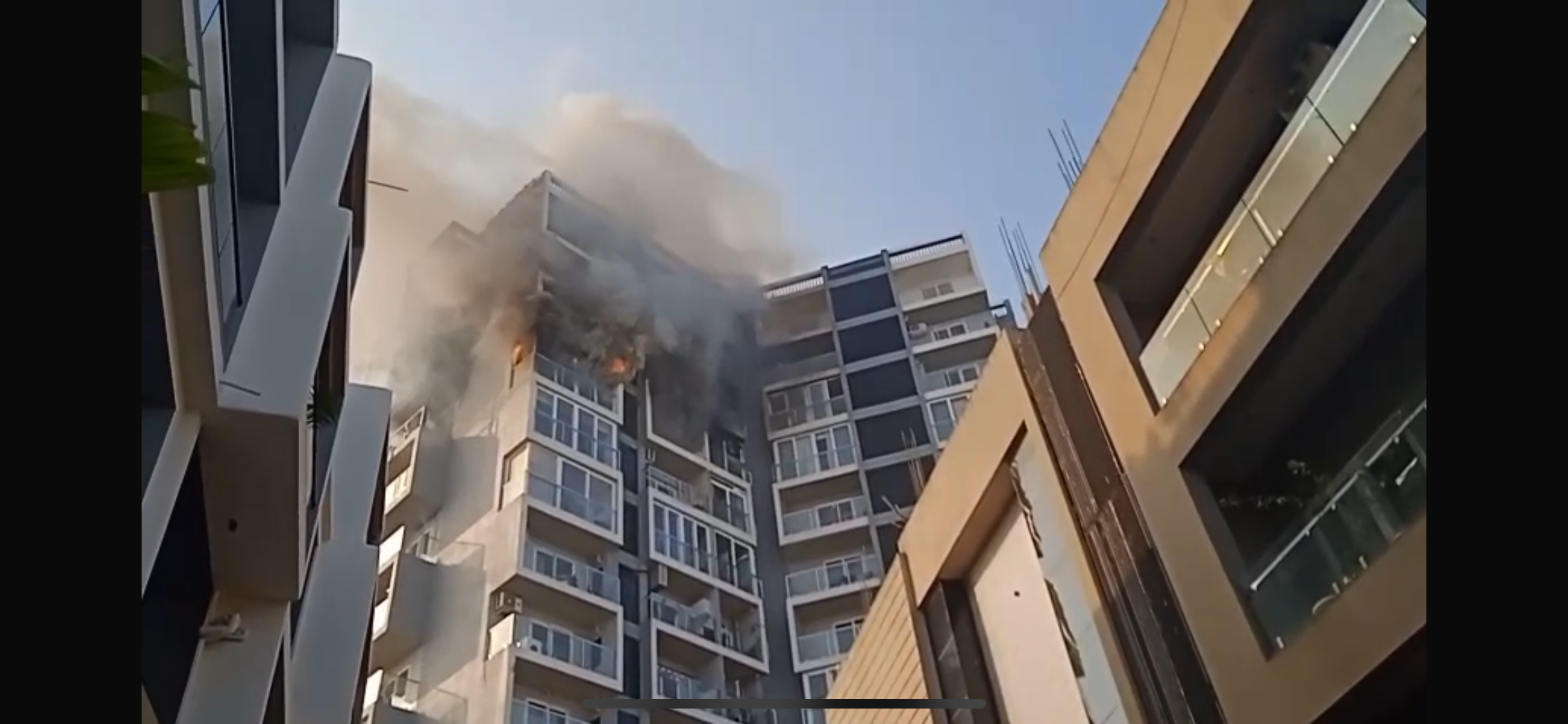 BIG BREAKING: राजधानी रांची के अरगोड़ा स्थित पर्ल आर्किड अपार्टमेंट में लगी भीषण आग, मची अफरा तफरी