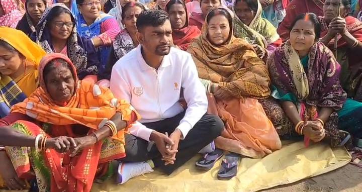 झरिया विधायक के हस्तक्षेप के बाद नगर निगम सफाई कर्मियों का धरना समाप्त,आश्रितों को जल्द नियोजन देने का आश्वासन