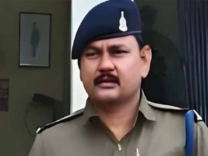 बेटे को जेल से छुड़ाने के एवज में पुलिस वाले ने मां से की शारीरिक संबंध बनाने की मांग, पीरियड की बात पर चेक करने लगा प्राइवेट पार्ट! कांस्टेबल की कारस्तानी जान उड़ जाएंगे होश