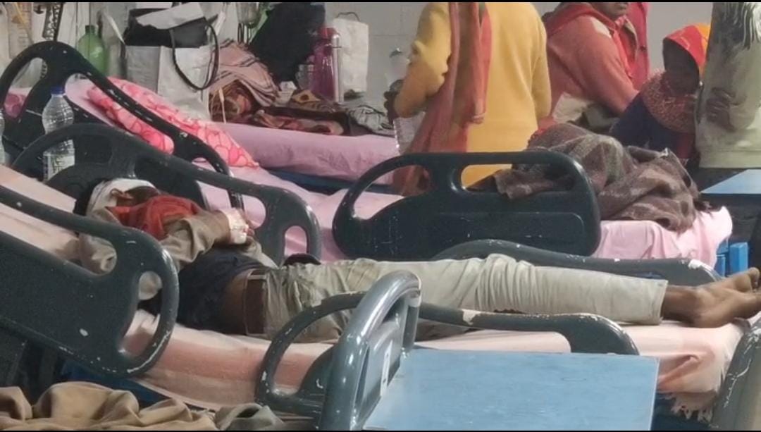 Dhanbad: गोविंदपुर जा रही पिकअप वैन की ट्रक से भीषण टक्कर, तीन लोग गंभीर रूप से घायल