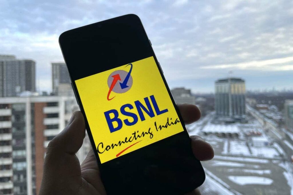 नए साल पर BSNL का बड़ा तोहफा, खराब नेटवर्क में भी आसानी से लगेगा फोन, ग्राहकों को मिलेगी फ्री में सुविधा